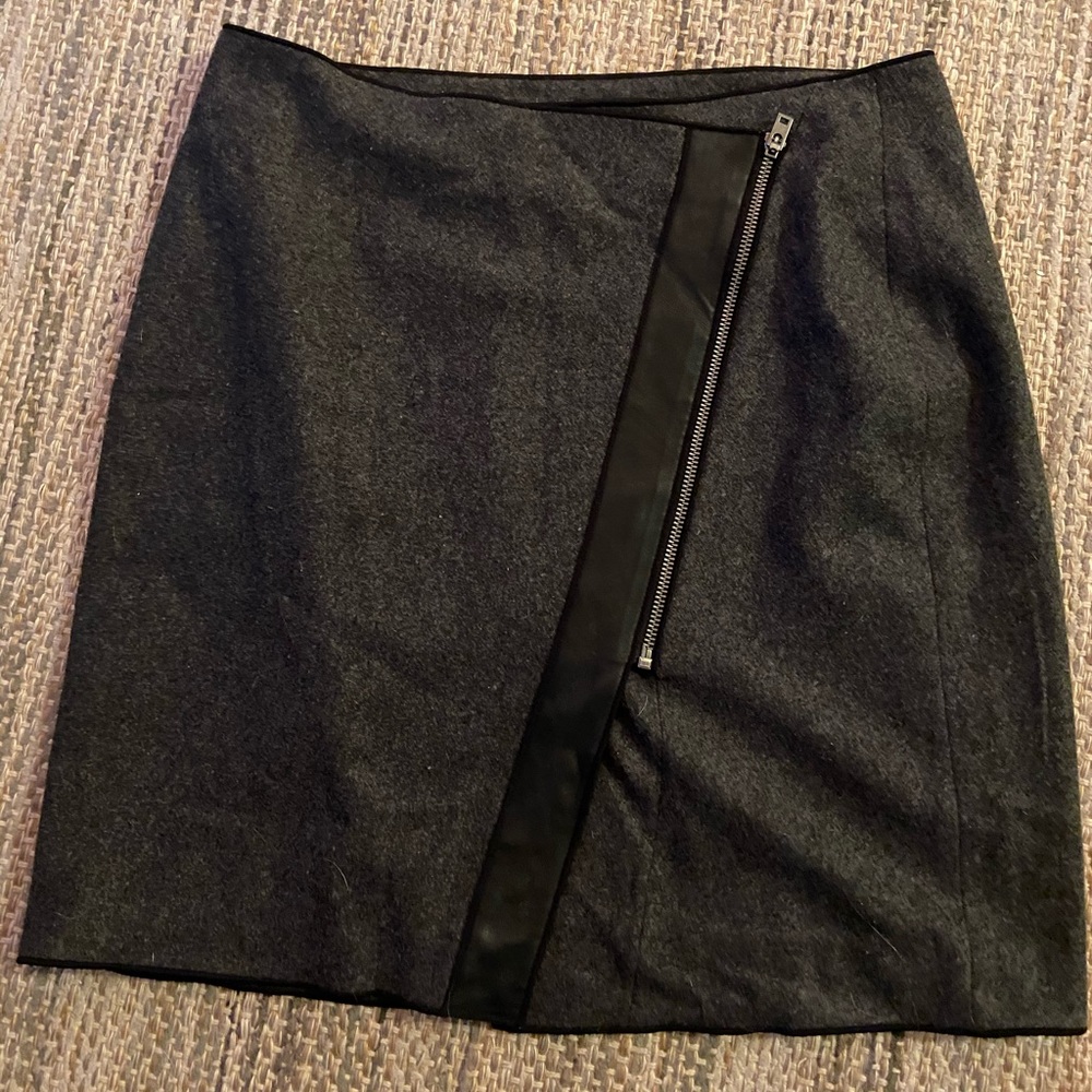 Wool Blend Banana Republic Skirt (size 8) - Picture 1 of 5